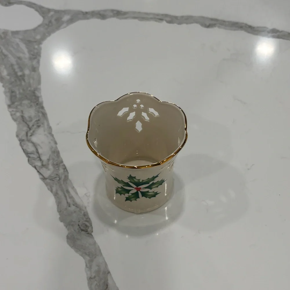 NWOT Lenox Cream and Gold Holly Leaf Candle Holder